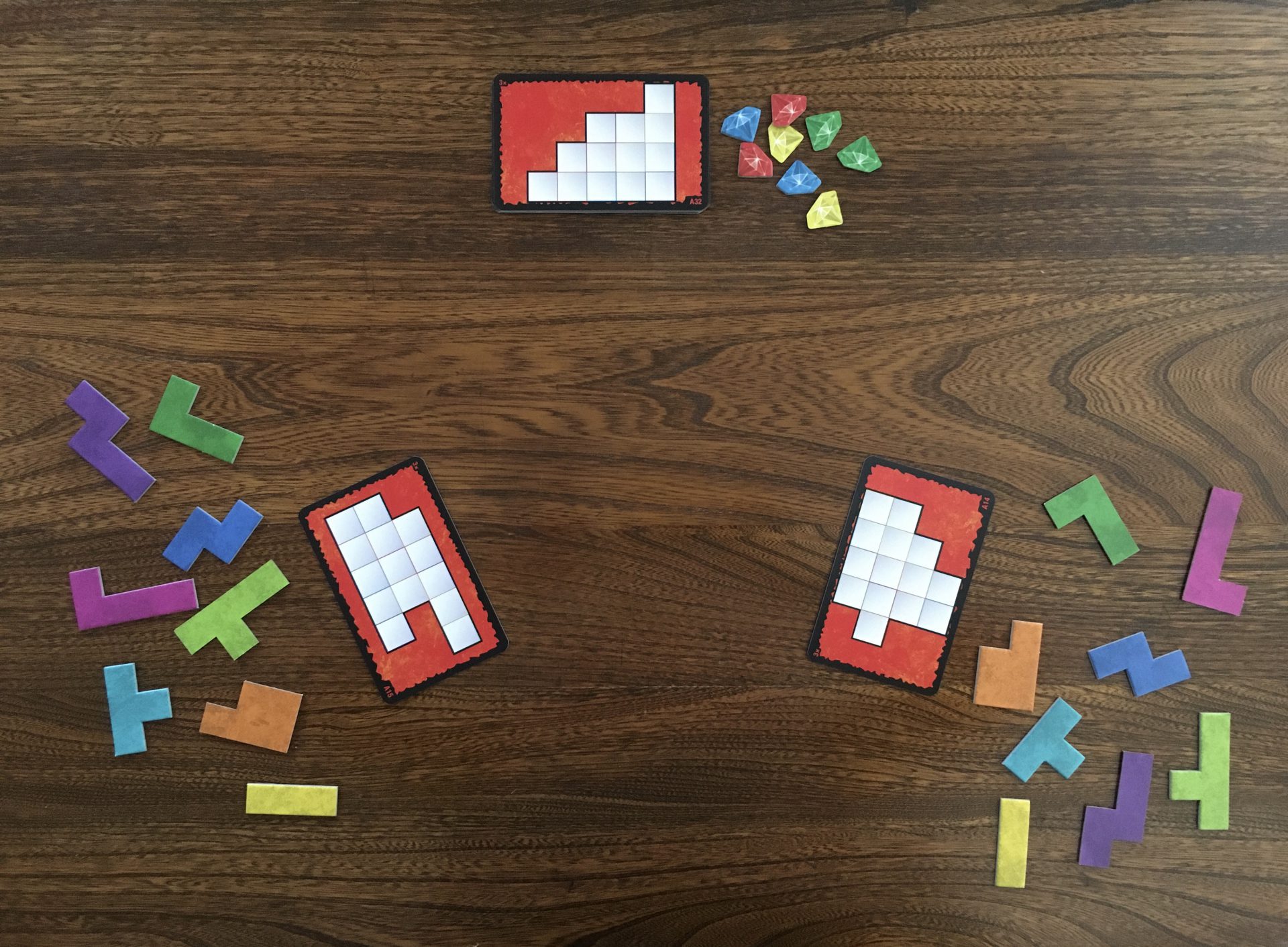 Ubongo! Fun-Size Edition Game Review – Meeple Mountain