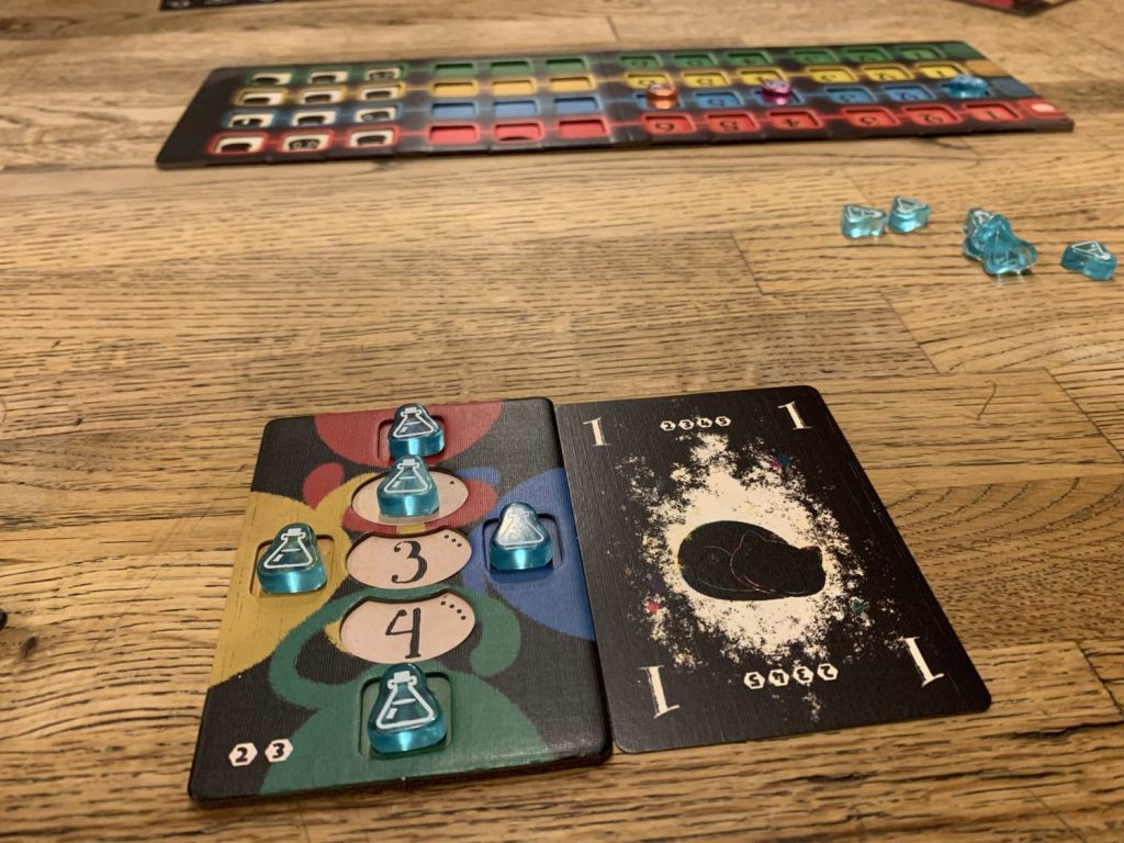 The player has placed a token on the 1 in the middle of their player board, indicating their bid.