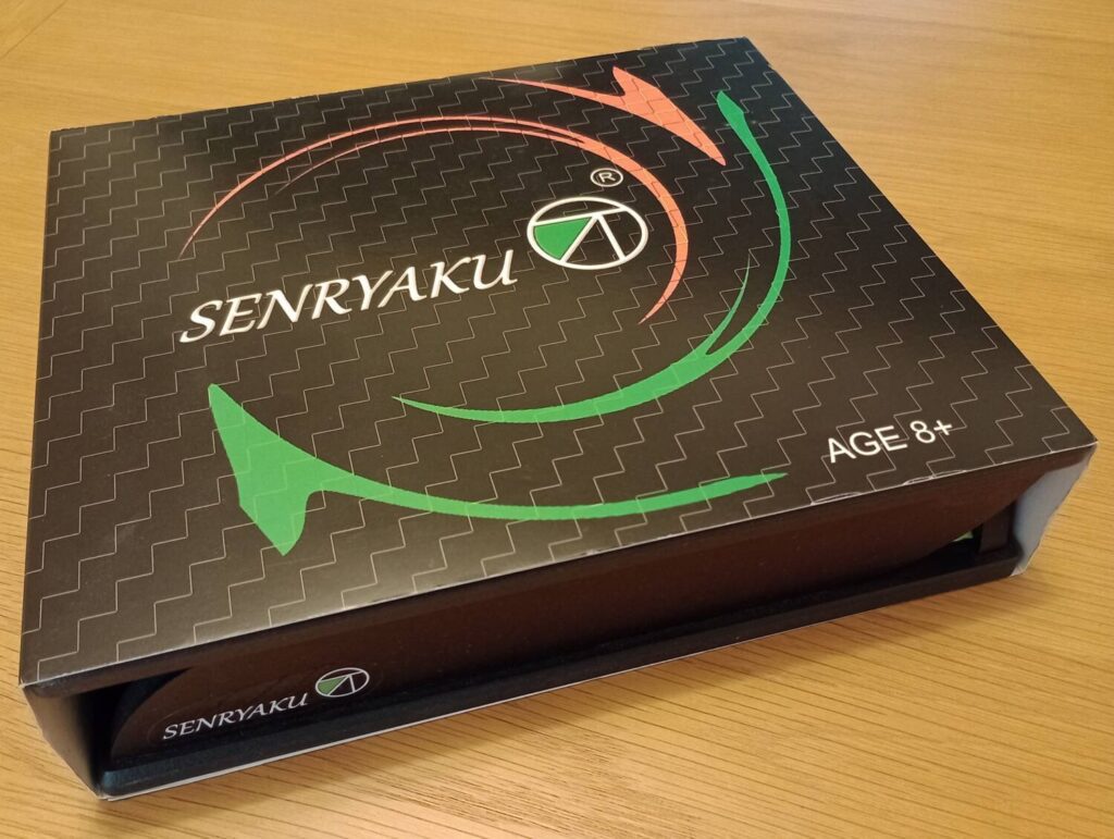 A black box with the name Senryaku written on it and swirling arrows of red and green.