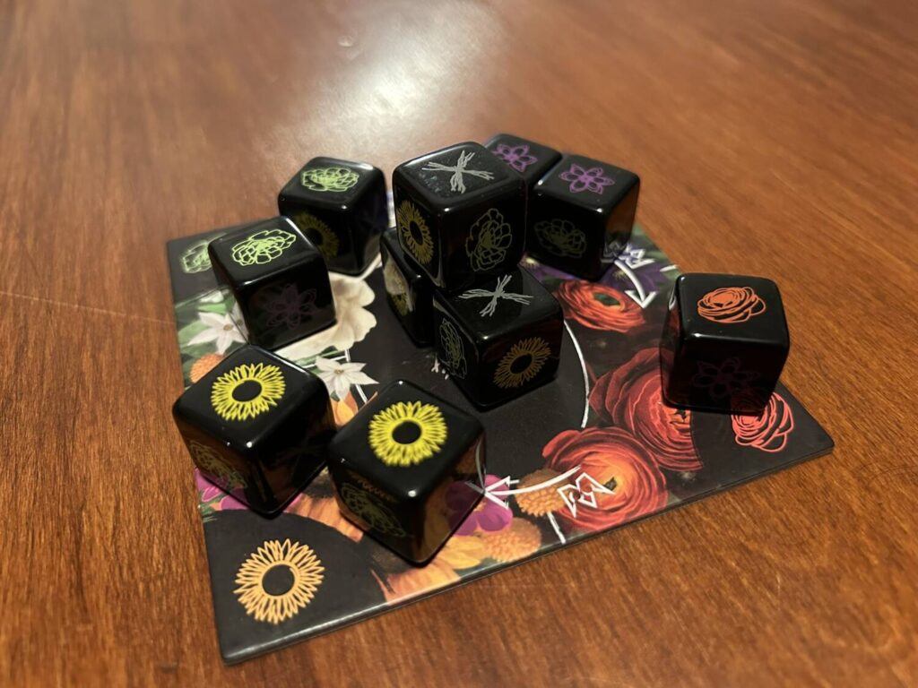 The dice that come with Mori.